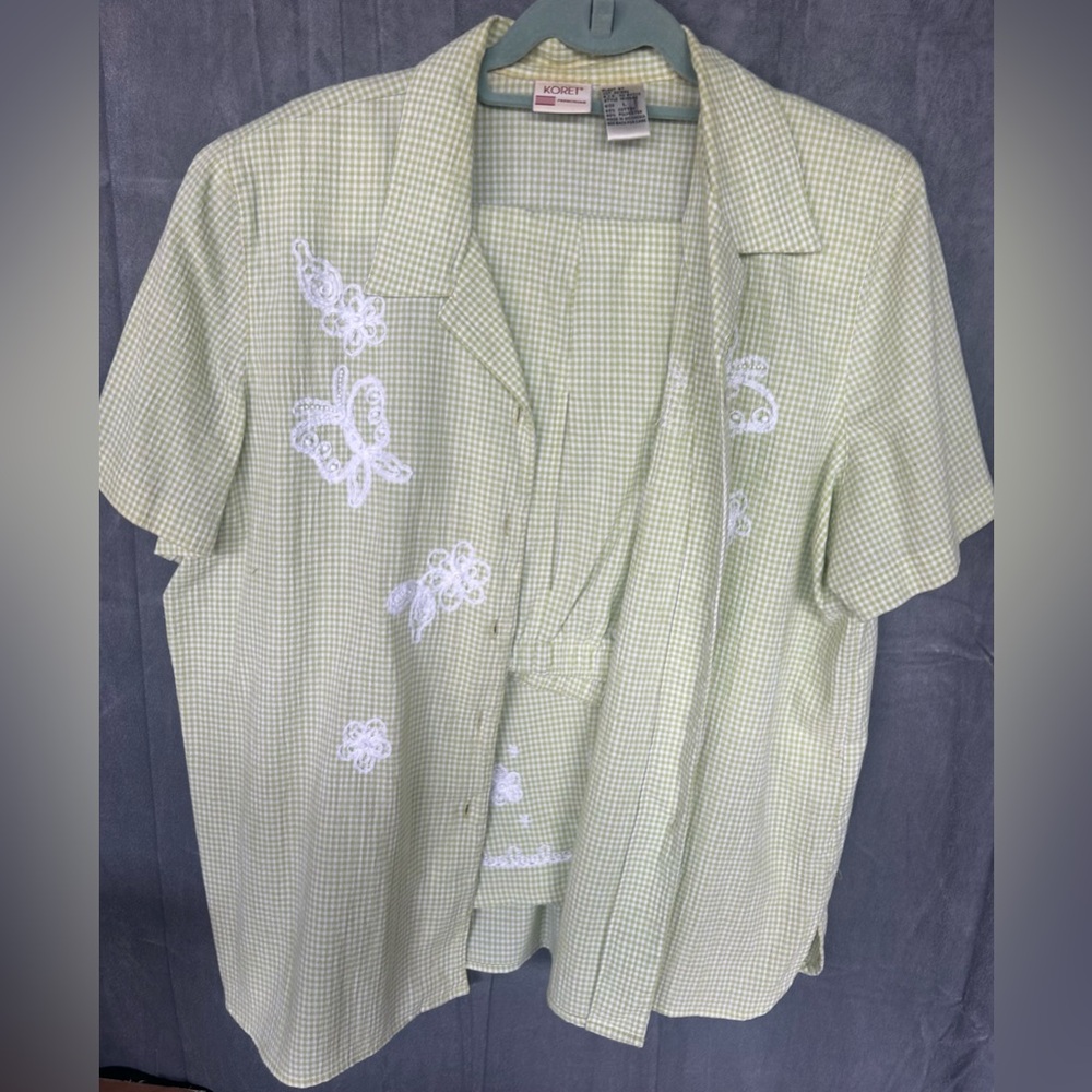 Koret 2pc embroidered butterflies outfit. Size L